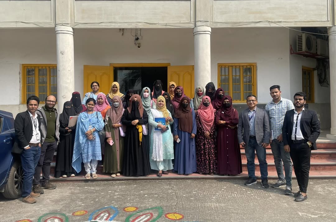 Today, the Building Scientists for Bangladesh team coordinated an engaging tour for 22 sociology