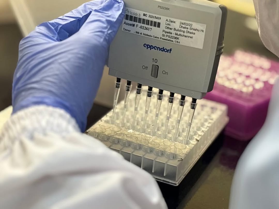 Another busy week at CHRF’s genomics lab. Our Research Officer, Deb Purna, is in the middle of l (1)
