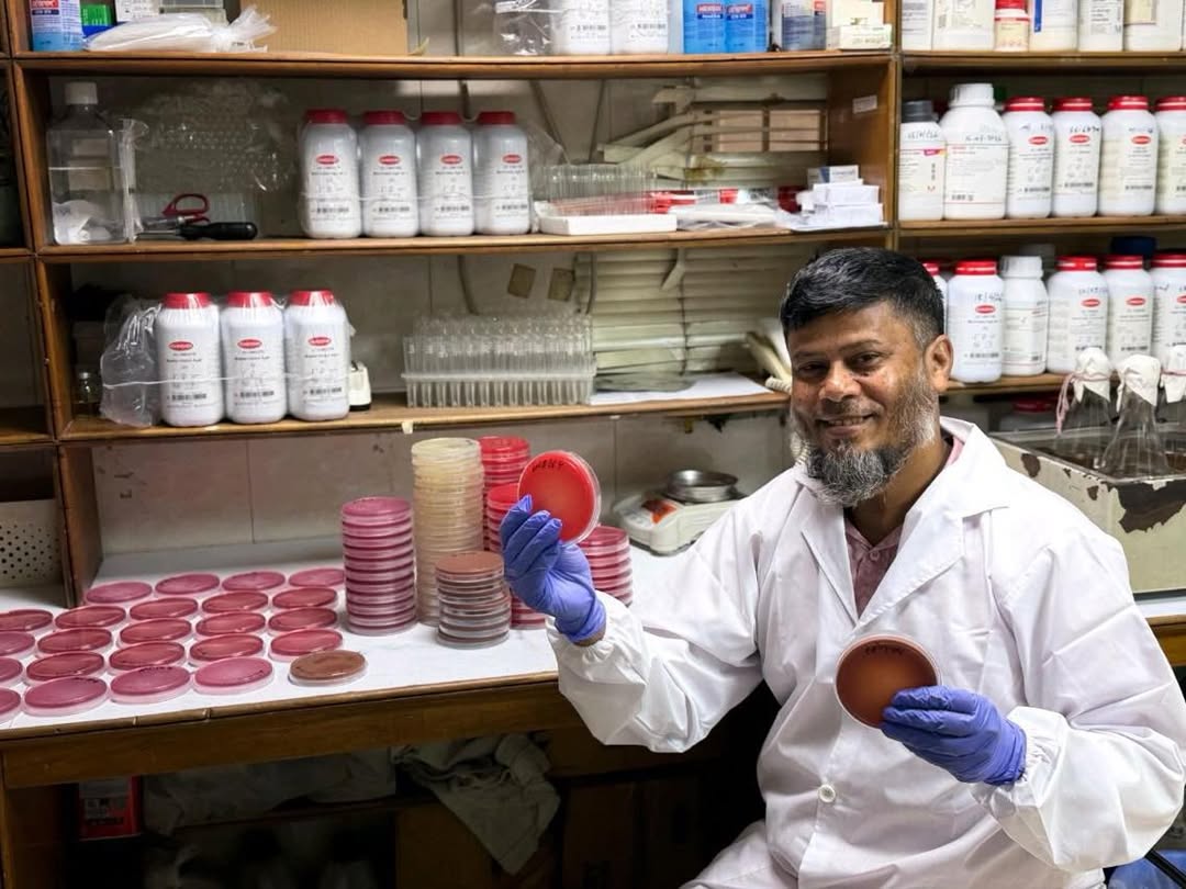 Meet Mr Zahid Hosen Swapan!In our lab spaces at CHRF, agar plate preparation marks the starting 